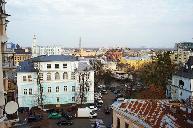 st. Andreevskiy spusk 2b Kiev Long Term Apartment 10783