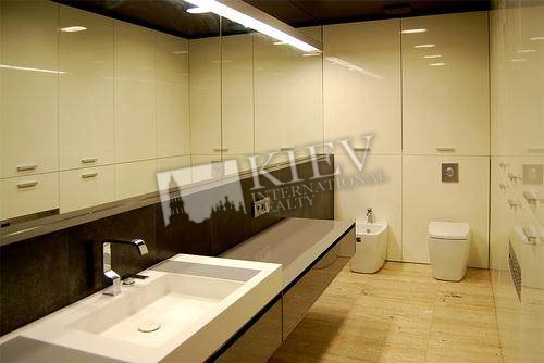 st. Kruglouniversitetskaya 3-5 Living Room Fold-out Sofa Set, Home Cinema, Flatscreen TV, L-Shaped Couch, Master Bedroom 1 Double Bed, TV