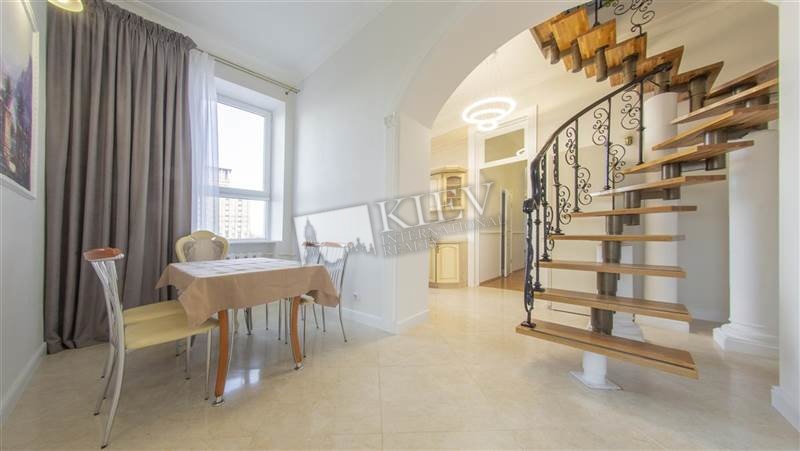 st. Zankovetskoy 6 Master Bedroom 1 Double Bed, Living Room Flatscreen TV, Fold-out Sofa Set