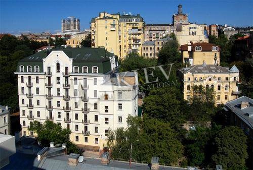 Teatral'na Long Term Apartment in Kiev