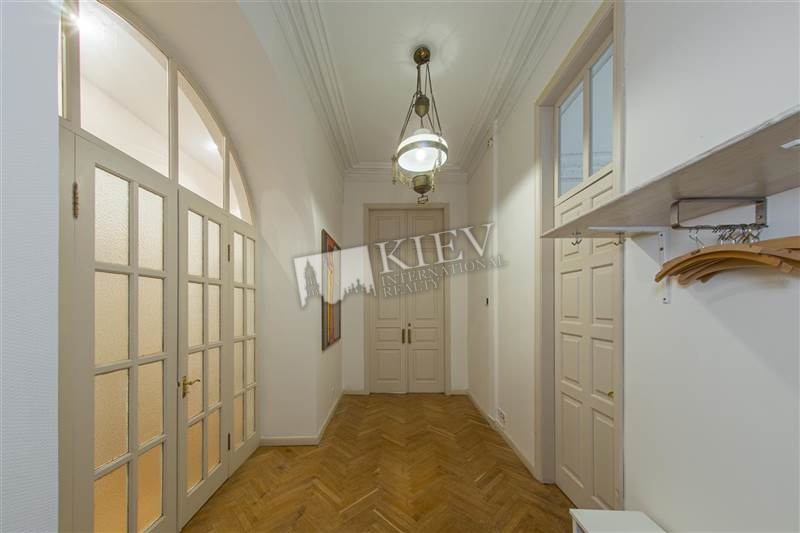 st. Yaroslavov Val 16 Master Bedroom 1 Double Bed, Parking No Parking