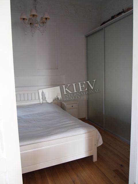 st. Lyuteranskaya 8 Bathroom Bathtub, Shower, Living Room Flatscreen TV, L-Shaped Couch