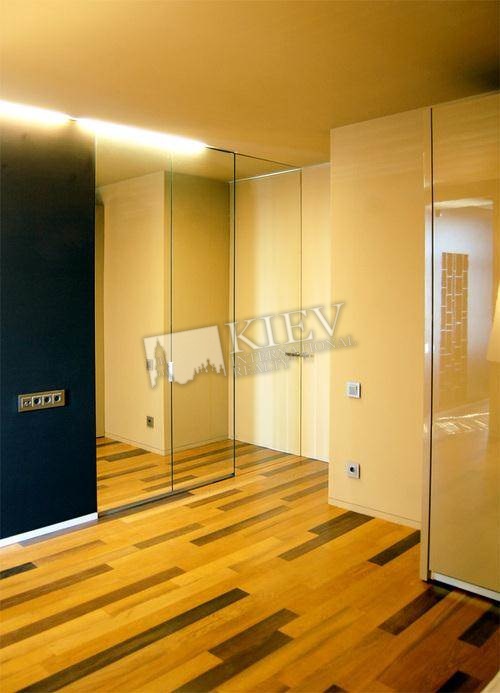 st. Kruglouniversitetskaya 3-5 Living Room Fold-out Sofa Set, Home Cinema, Flatscreen TV, L-Shaped Couch, Master Bedroom 1 Double Bed, TV