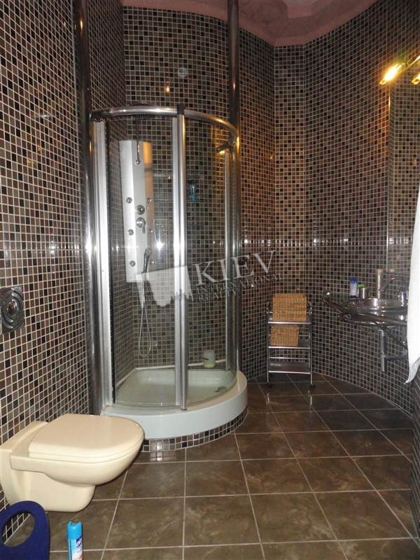 Palats Sportu Rent an Apartment in Kiev