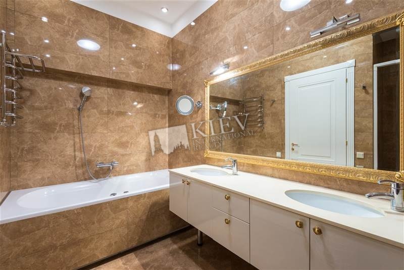 Zoloti Vorota Rent an Apartment in Kiev