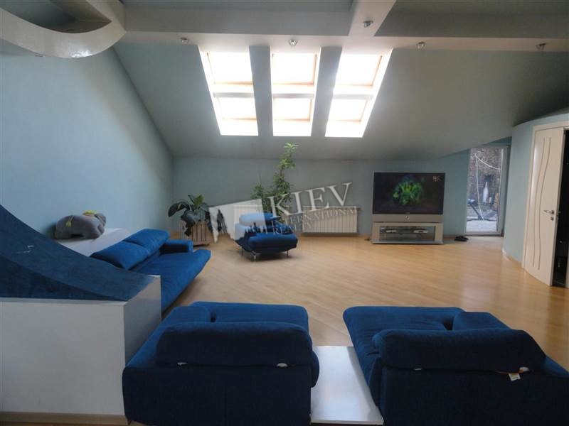 Palats Sportu Rent an Apartment in Kiev
