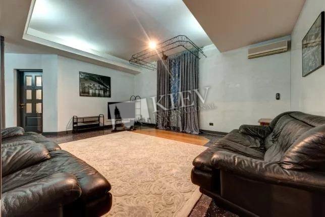 st. Nikolsko-Botanicheskaya 14/7 Living Room Flatscreen TV, L-Shaped Couch, Interior Condition 1-2 Years Old