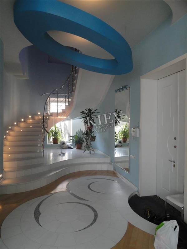 Five-bedroom Apartment st. Shota Rustaveli 29B 1320