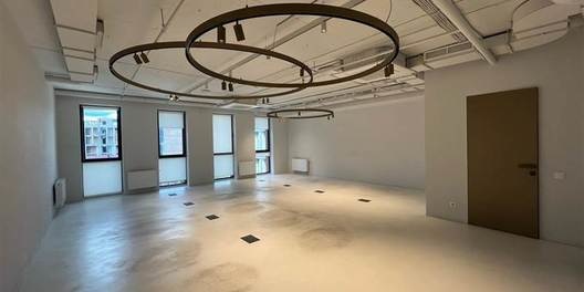 st. Antonovicha 44 Interior Condition Brand New, Office Zonning Commercial Zonning