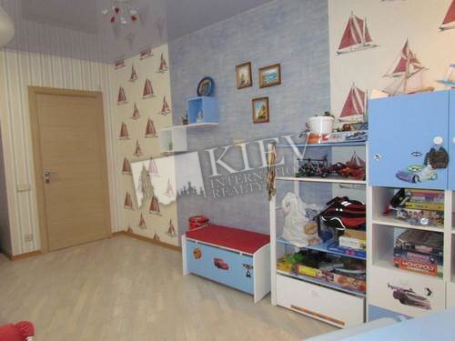 Four-bedroom Apartment st. Dneprovskaya naberezhnaya 26A 9183