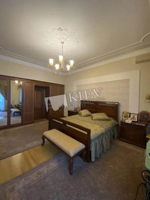st. Yaroslavov Val 17a Bedroom 3 Guest Bedroom, Master Bedroom 1 Double Bed, Ensuite Bathroom, TV, Walk-in Closet, Writing Table