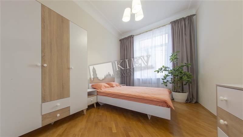 st. Zankovetskoy 6 Master Bedroom 1 Double Bed, Living Room Flatscreen TV, Fold-out Sofa Set